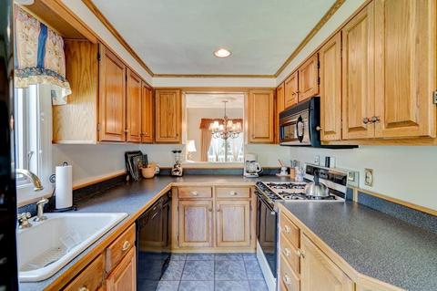 8 Deer Path #1, Maynard, MA 01754 photo 5