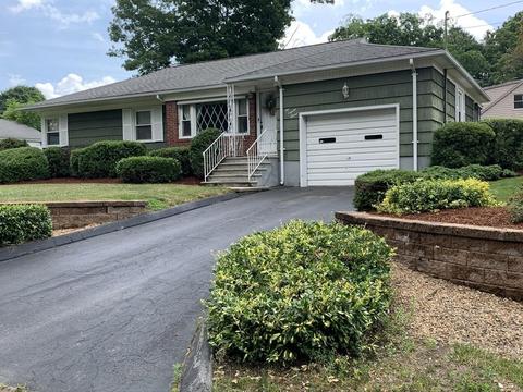 2 Crystal St, Webster, MA 01570 photo 1