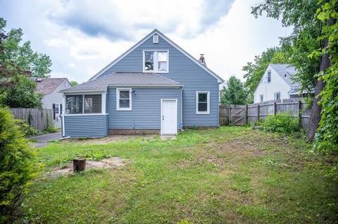 35 Harkness Ave, Springfield, MA 01118 photo 4
