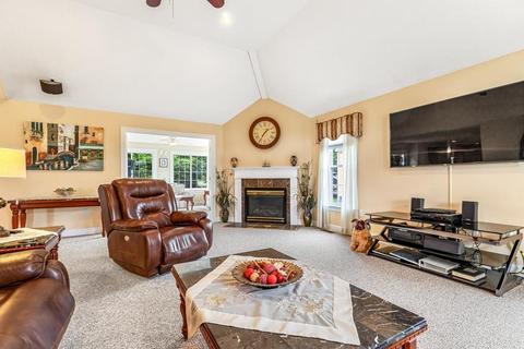8 Regency Dr, Dracut, MA 01826 photo 9