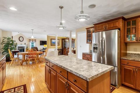 8 Regency Dr, Dracut, MA 01826 photo 5
