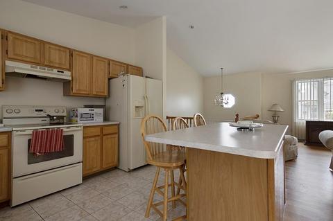 48 Bardsely St, Fall River, MA 02723 photo 4