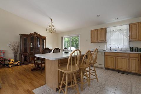 48 Bardsely St, Fall River, MA 02723 photo 6
