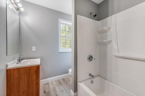 37 Clantoy St, Springfield, MA 01104 photo 12