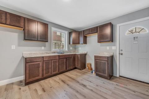 37 Clantoy St, Springfield, MA 01104 photo 2