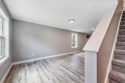 37 Clantoy St, Springfield, MA 01104 photo 6