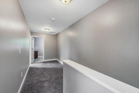 37 Clantoy St, Springfield, MA 01104 photo 11