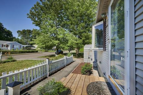 13 Droy Cir, Easthampton, MA 01027 photo 9
