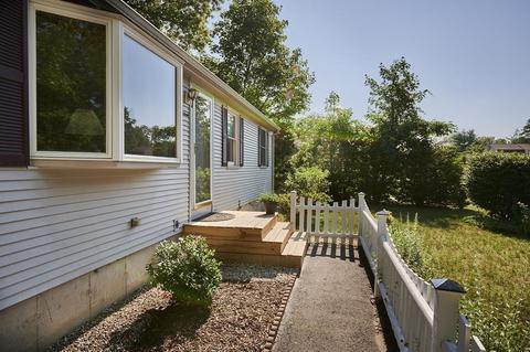 13 Droy Cir, Easthampton, MA 01027 photo 2