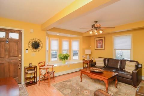 54 Manchester St, Lowell, MA 01852 photo 4