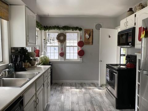 134 Church St, Ware, MA 01082 photo 9