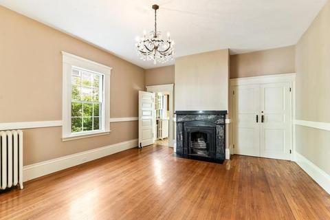 25 Stanton Rd, Brookline, MA 02445 photo 4