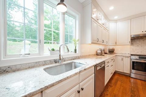 70 Ogunquit Rd, North Andover, MA 01845 photo 5