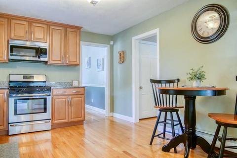 58 Senator St, Springfield, MA 01129 photo 4