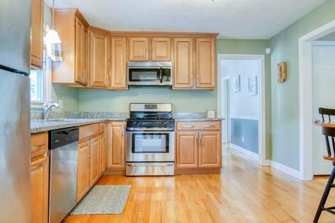 58 Senator St, Springfield, MA 01129 photo 3