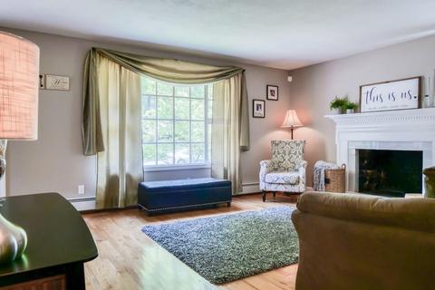 58 Senator St, Springfield, MA 01129 photo 8