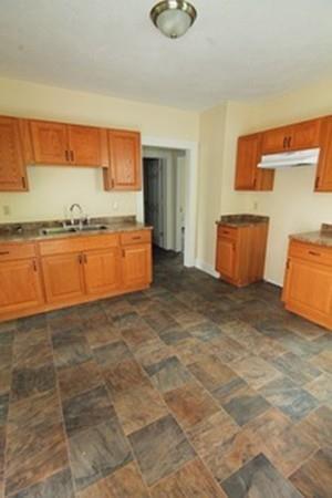 12 Crown St, Springfield, MA 01108 photo 3
