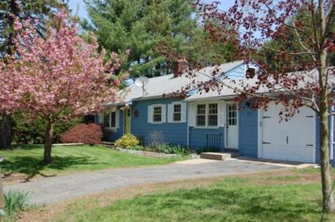 33 Slumber Ln, Springfield, MA 01128 photo 1