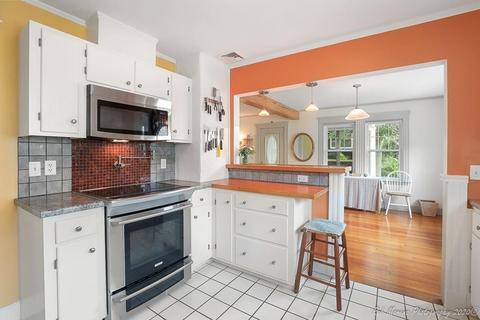 2 Lefavour Ave, Beverly, MA 01915 photo 9