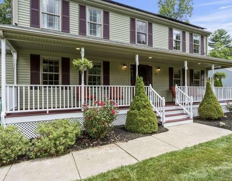 74 Milford St, Upton, MA 01568 photo 2