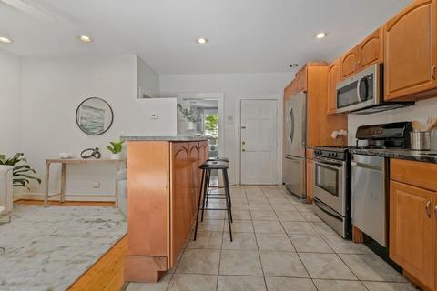 431 E 3rd #1, Boston, MA 02127 photo 6