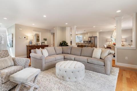 28 Thorndike St, Reading, MA 01867 photo 7