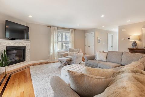 28 Thorndike St, Reading, MA 01867 photo 8
