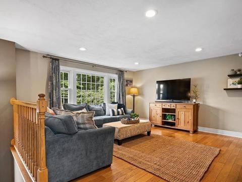 41 Burning Tree Rd, Natick, MA 01760 photo 5