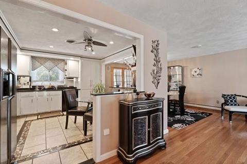 25 Juniper Dr, Saugus, MA 01906 photo 8