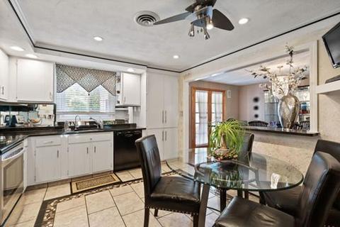 25 Juniper Dr, Saugus, MA 01906 photo 4