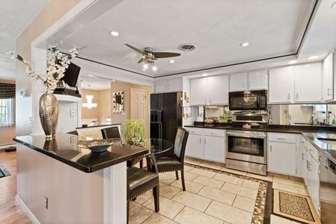 25 Juniper Dr, Saugus, MA 01906 photo 3