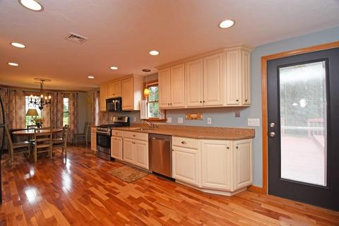 8 Corinth Dr, Worcester, MA 01606 photo 4