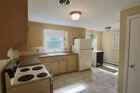 76 Jonquil Dr, Springfield, MA 01119 photo 3
