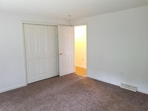 39 Ferris St, Springfield, MA 01151 photo 9