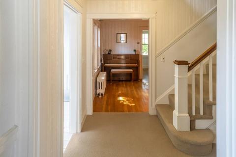 4 Thompson Rd, Marblehead, MA 01945 photo 6