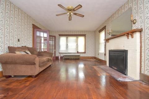 141 Oak St, Springfield, MA 01109 photo 2