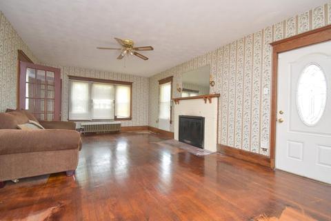 141 Oak St, Springfield, MA 01109 photo 3
