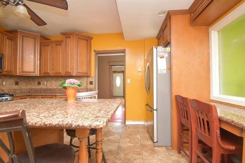 141 Oak St, Springfield, MA 01109 photo 17