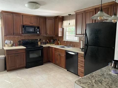 65 Anniversary St, Springfield, MA 01104 photo 7