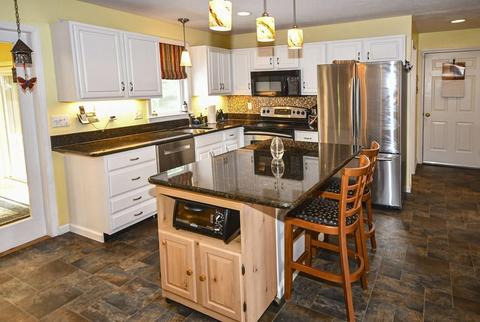 29 Spindle Tree Ln, Amesbury, MA 01913 photo 2