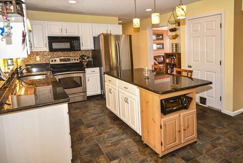 29 Spindle Tree Ln, Amesbury, MA 01913 photo 3
