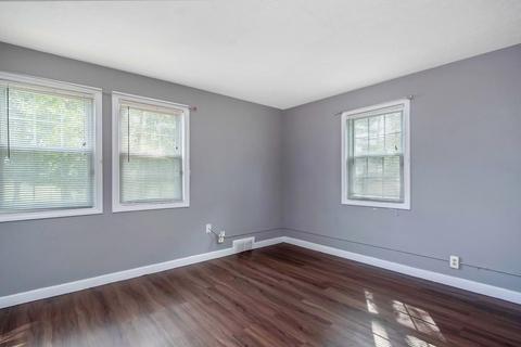 64 Roosevelt Ter, Springfield, MA 01109 photo 9