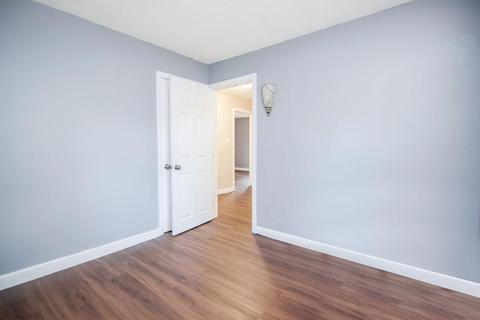 64 Roosevelt Ter, Springfield, MA 01109 photo 5