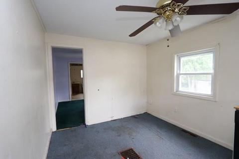 21 Bourne St, Palmer, MA 01080 photo 9