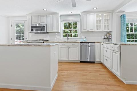 5 Hazeltine, Upton, MA 01568 photo 2