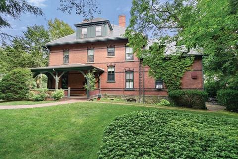 84 Upland Rd, Brookline, MA 02445 photo 2