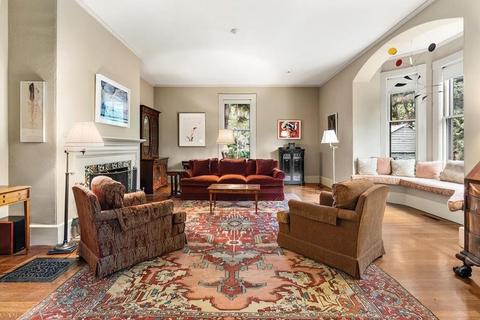 84 Upland Rd, Brookline, MA 02445 photo 6