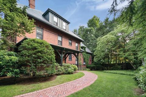 84 Upland Rd, Brookline, MA 02445 photo 3