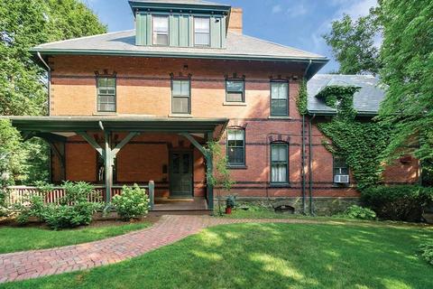 84 Upland Rd, Brookline, MA 02445 photo 1