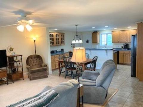 8 Bates St, Danvers, MA 01923 photo 4